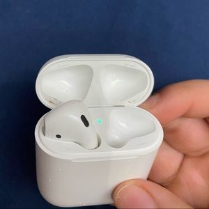 Used Apple airpods (1st gen)